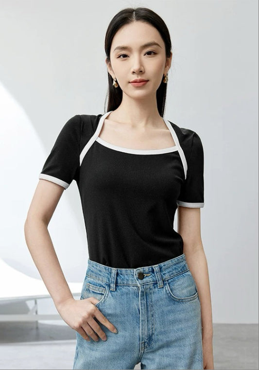 블랙 배색 상의