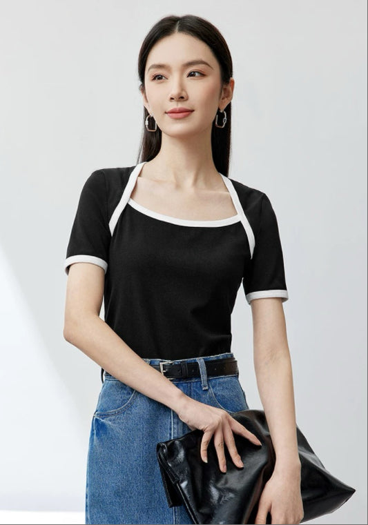 블랙 배색 상의
