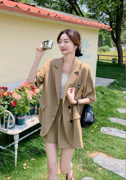 카키 테일러드 투피스