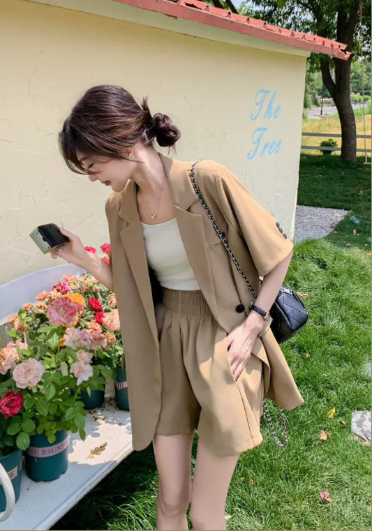 카키 테일러드 투피스