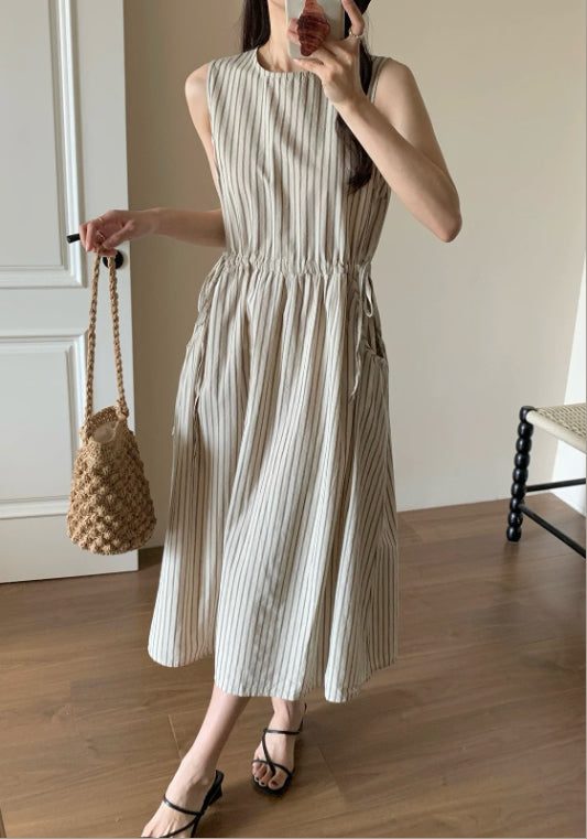 카키 민소매 스트라이프 스커트