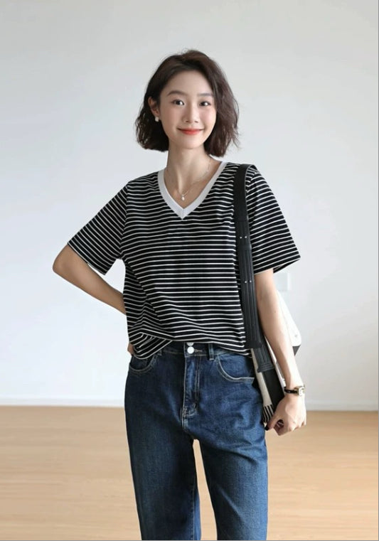 V넥 스트라이프 티셔츠