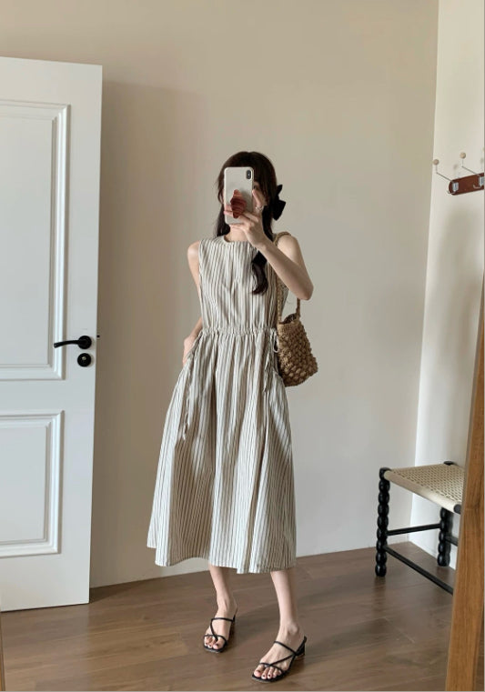 카키 민소매 스트라이프 스커트