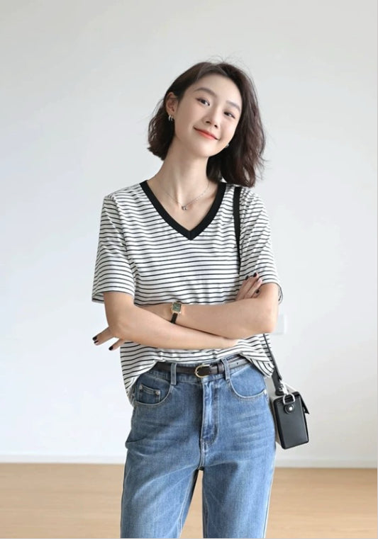 V넥 스트라이프 티셔츠