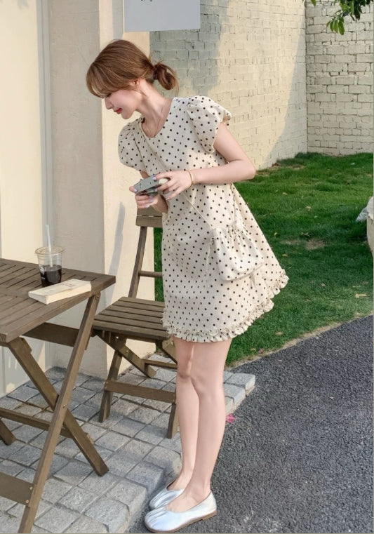 퍼프소매 도트 스커트